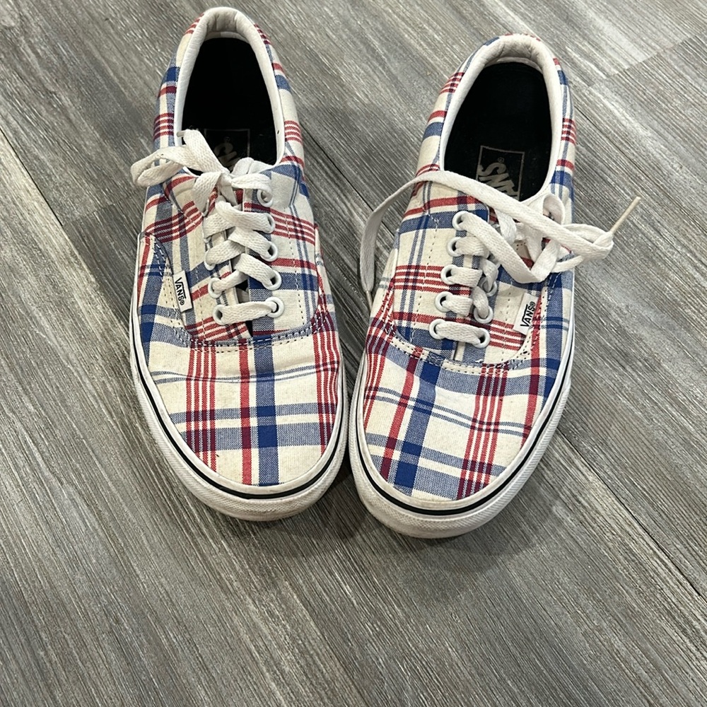 Vans Women’s size 9, gently used. SOLD